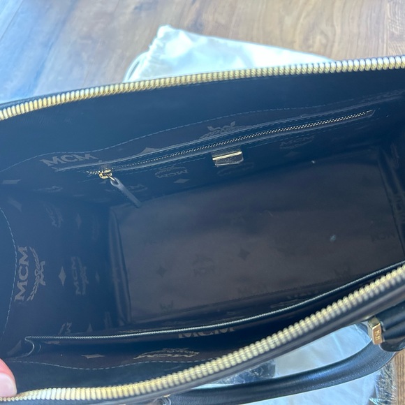 Beautiful classy Saffiano leather MCM bag. Comes with dust bag & straps - Picture 6 of 9